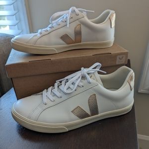 Veja Esplanar Almost New